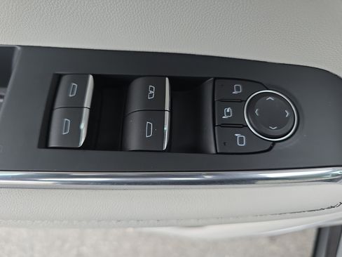 Used 2024 GMC Acadia Denali image 28