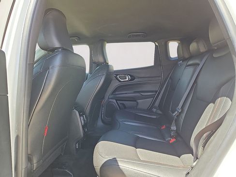 Used 2025 Jeep Compass Trailhawk AWD/4WD image 16