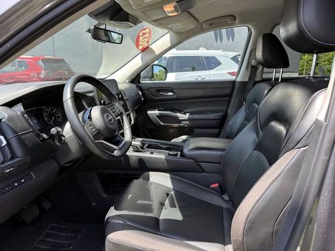 Certified 2023 Nissan Pathfinder SL image 16