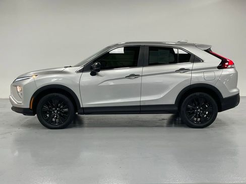 Used 2022 Mitsubishi Eclipse Cross LE image 2