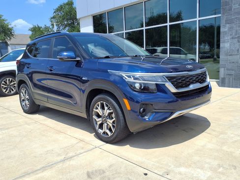 Used 2021 Kia Seltos EX AWD/4WD image 2