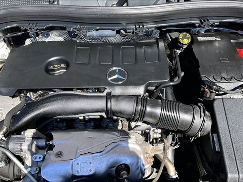 Used 2023 Mercedes-Benz GLA 250 4MATIC image 9