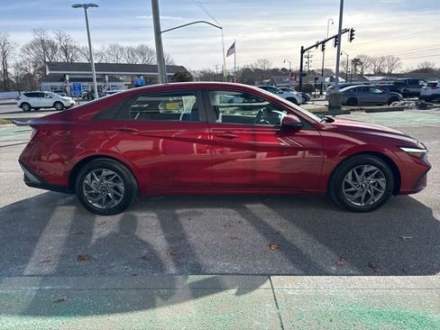 Used 2024 Hyundai Elantra SEL image 5
