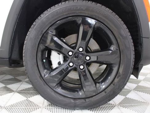 Used 2023 Jeep Grand Cherokee Limited w/ Black Appearance Package image 43