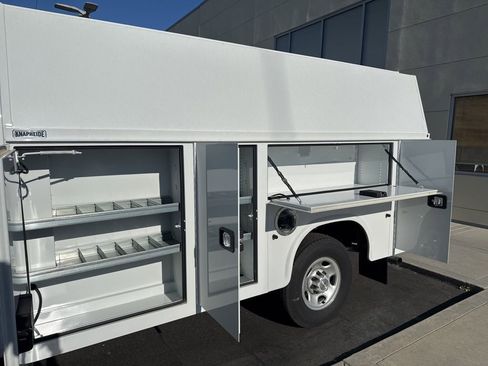 New 2024 Chevrolet Express 3500 w/ Power Convenience Package RWD image 6