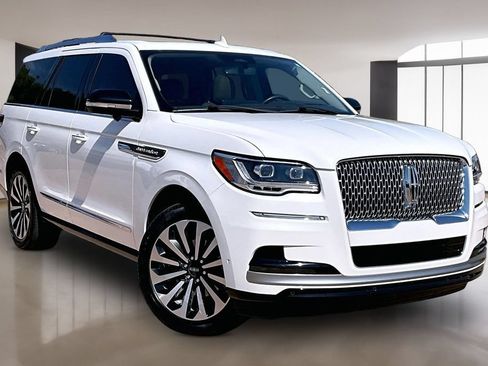 Used 2022 Lincoln Navigator Reserve AWD/4WD image 11