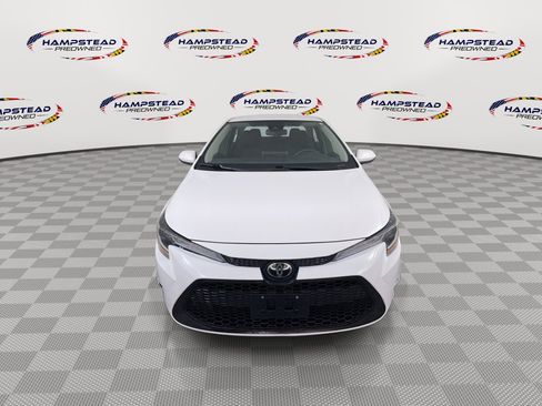 Used 2021 Toyota Corolla LE FWD image 3