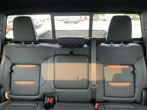 Used 2024 GMC Sierra 2500 AT4 w/ AT4 Premium Plus Package AWD/4WD image 16
