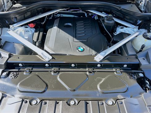 Used 2023 BMW X5 sDrive40i w/ M Sport Package image 34