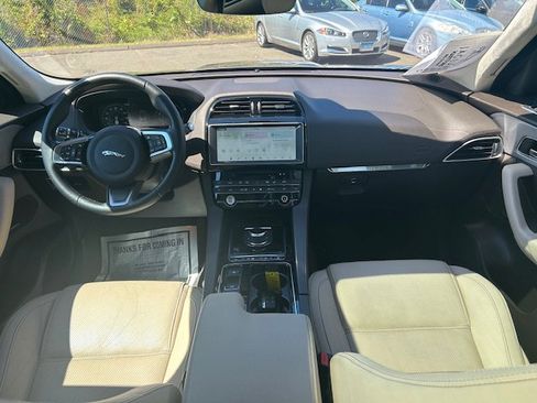 Used 2020 Jaguar F-PACE Prestige image 22