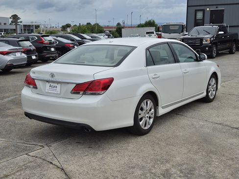 Used 2011 Toyota Avalon FWD image 4