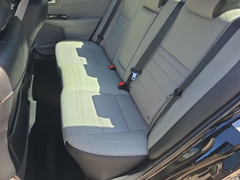 Used 2016 Toyota Camry SE image 13