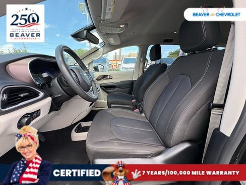 Used 2023 Chrysler Voyager LX FWD image 13