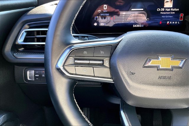 Used 2025 Chevrolet Traverse LT FWD image 11