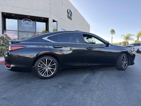 Used 2024 Lexus ES 300h w/ Premium Package FWD image 10