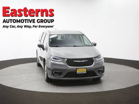 Used 2023 Chrysler Pacifica Touring-L FWD image 52