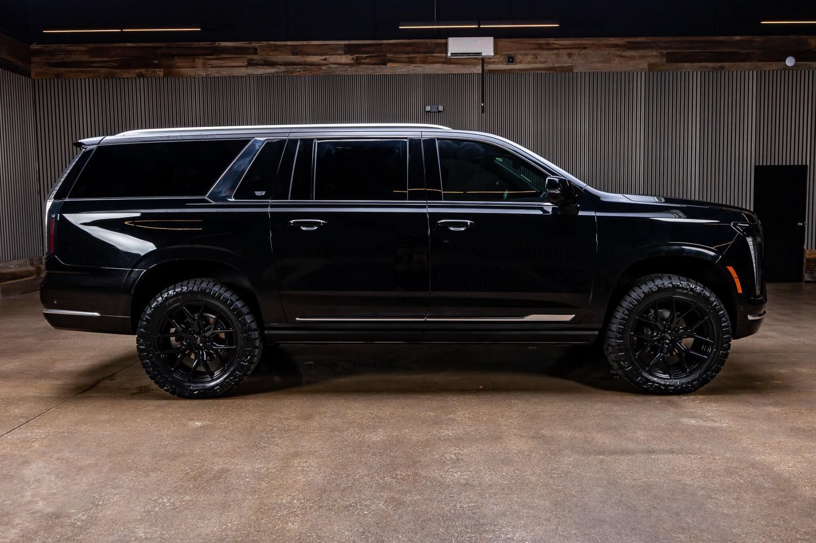 Used 2025 Cadillac Escalade ESV Premium Luxury w/ Touring Package AWD/4WD image 11