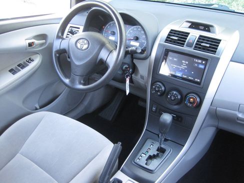 Used 2013 Toyota Corolla L FWD image 24