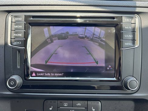Used 2016 Volkswagen Jetta SE FWD image 11