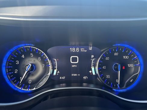 Used 2024 Chrysler Pacifica Touring-L image 26