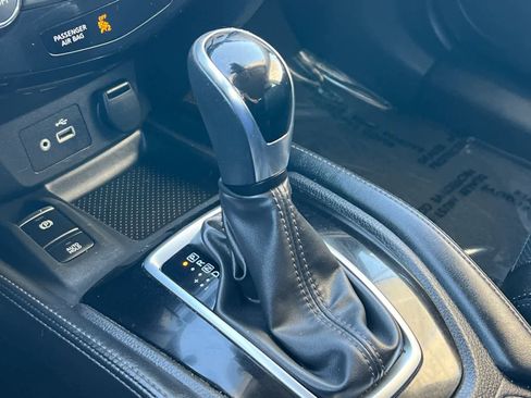 Used 2019 Nissan Rogue SL image 23