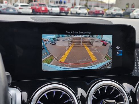 Used 2023 Mercedes-Benz GLB 250 image 22