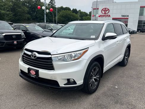 Used 2016 Toyota Highlander XLE AWD/4WD image 3