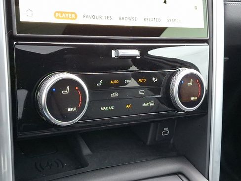 Used 2025 Land Rover Discovery S AWD/4WD image 24