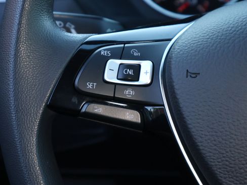 Used 2021 Volkswagen Tiguan S image 11