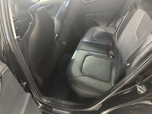 Certified 2025 Kia Niro SX Touring image 5