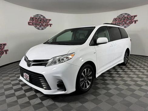 Used 2019 Toyota Sienna LE AWD/4WD image 3
