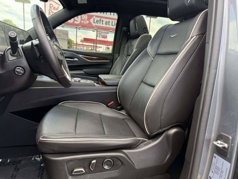 Used 2021 Cadillac Escalade Premium Luxury AWD/4WD image 11