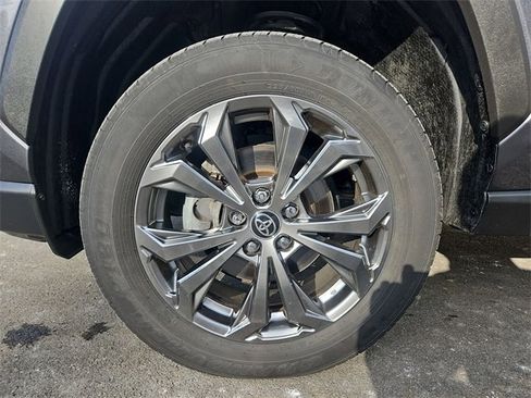 Used 2023 Toyota RAV4 XLE Premium image 33