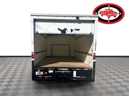 Used 2022 Ford E-350 and Econoline 350 Super Duty image 22