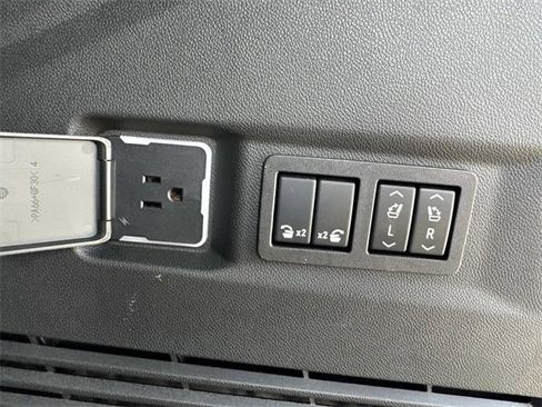 Used 2024 GMC Yukon Denali Ultimate image 15