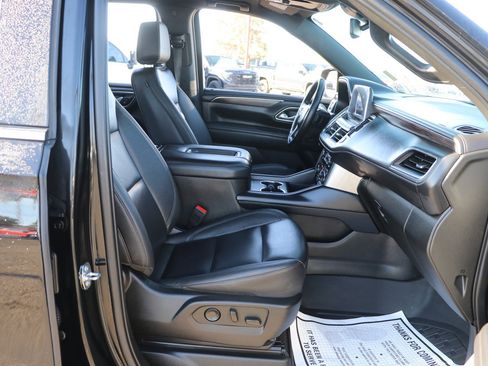 Used 2023 Chevrolet Suburban LT image 33