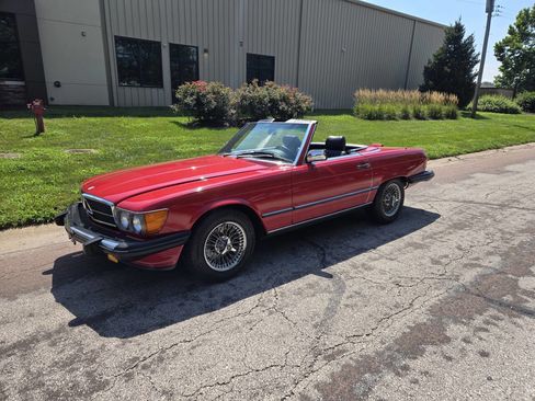 Used 1988 Mercedes-Benz 560 SL image 2