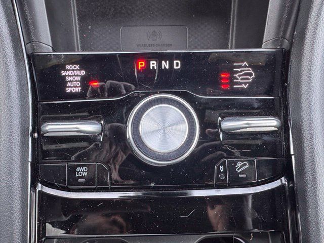 Used 2023 Jeep Grand Cherokee Overland w/ Luxury Tech Group IV AWD/4WD image 17