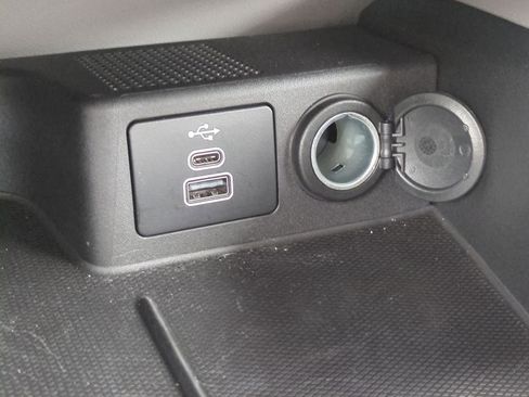 Used 2025 Ford Escape SE w/ Class II Trailer Tow Package image 31