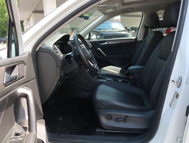 Used 2023 Volkswagen Tiguan SE AWD/4WD image 11