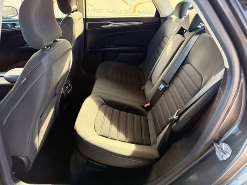 Used 2019 Ford Fusion SE image 18