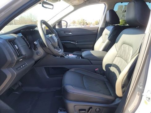 New 2026 Nissan Pathfinder Platinum AWD/4WD image 6