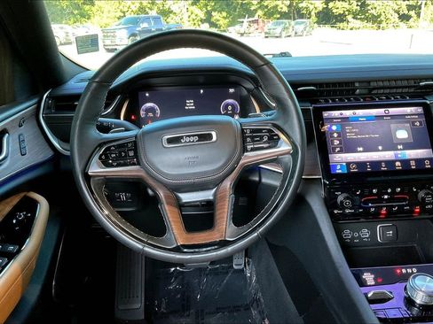 Certified 2023 Jeep Grand Cherokee L Summit w/ Luxury Tech Group V image 5