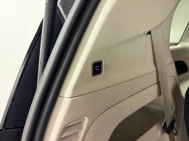 Used 2022 Chrysler Pacifica Touring-L FWD image 9