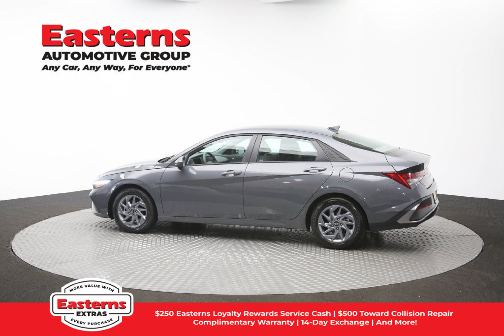 Used 2025 Hyundai Elantra Hybrid FWD image 61