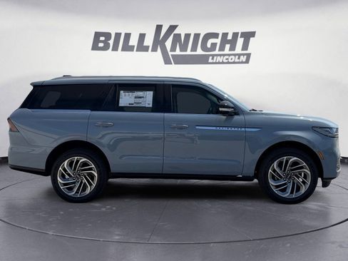 New 2026 Lincoln Navigator Reserve AWD/4WD image 6