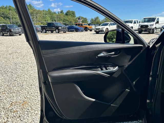 Used 2023 Cadillac XT4 Luxury w/ Cold Weather Package AWD/4WD image 26