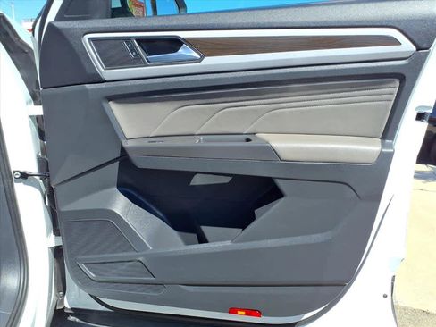 Used 2023 Volkswagen Atlas SE w/ Panoramic Sunroof Package image 24