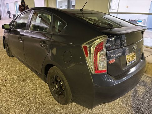 Used 2014 Toyota Prius Two image 2