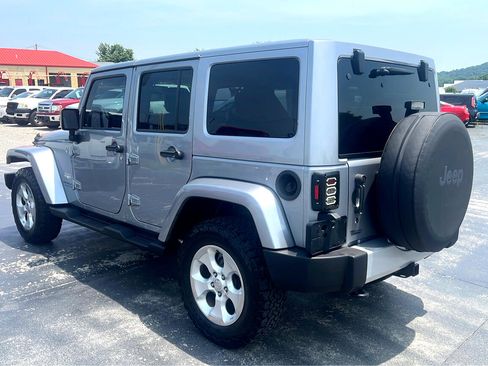 Used 2015 Jeep Wrangler Unlimited Sahara w/ Connectivity Group image 6